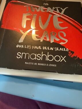 Smashbox Lip Palette with Red Accent Graphic